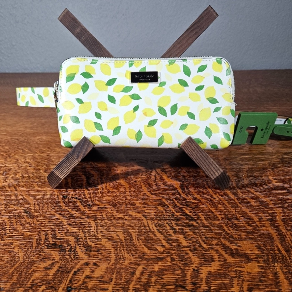 Springtime Yellow Kate Spade Lemon Drop Belt Bag
NWT L/XL